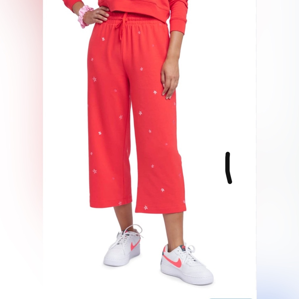 Women's Red Star-Patterned Cropped Sweatpants 🤩